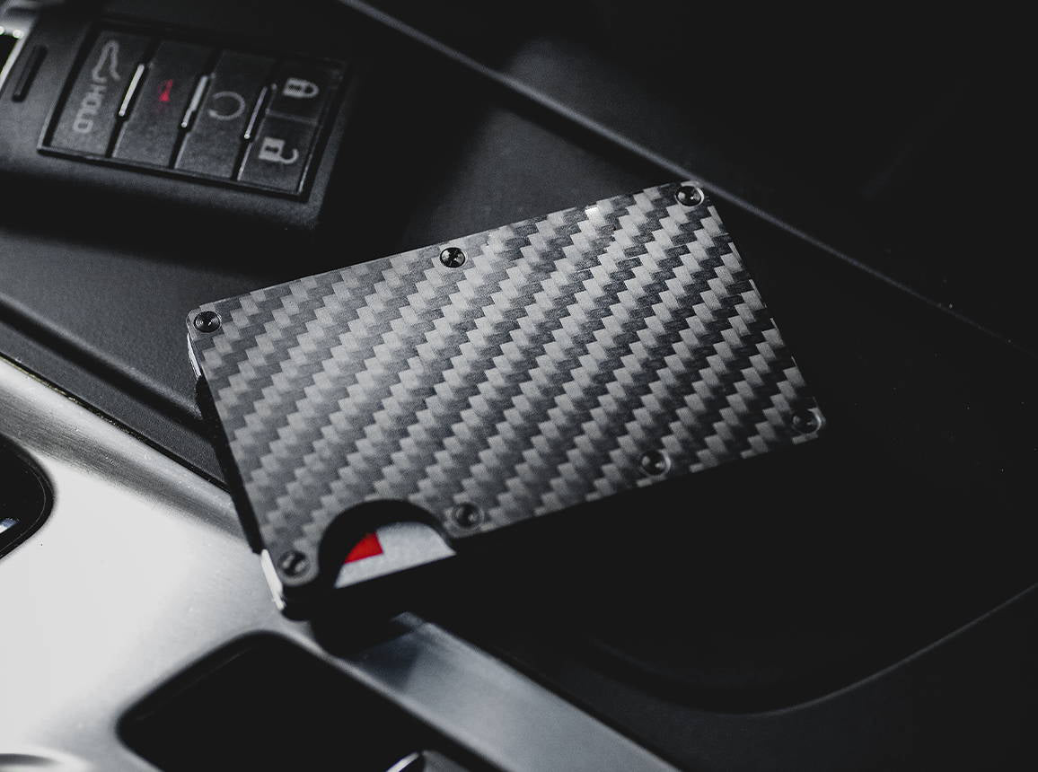 Why are more and more people buying carbon fiber wallets?